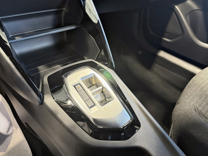 Peugeot 2008 Hybrid 136 e-DCS6 Style