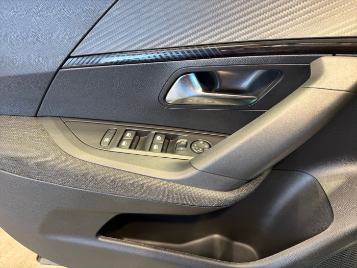 Peugeot 2008 Hybrid 136 e-DCS6 Style