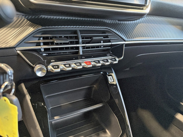 Peugeot 2008 Hybrid 136 e-DCS6 Style