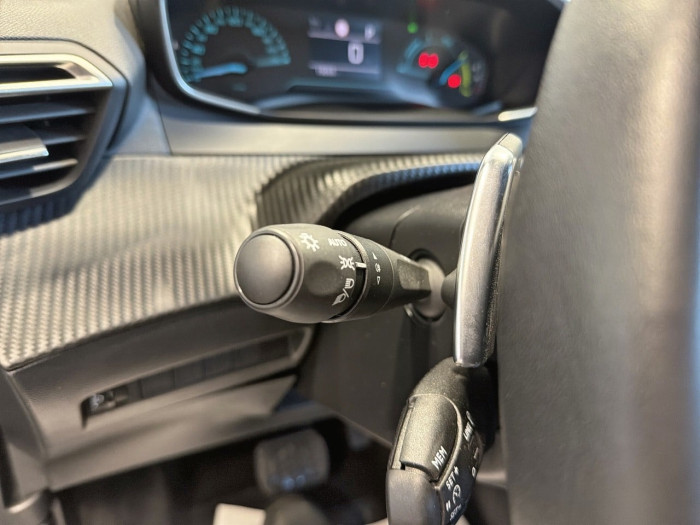 Peugeot 2008 Hybrid 136 e-DCS6 Style