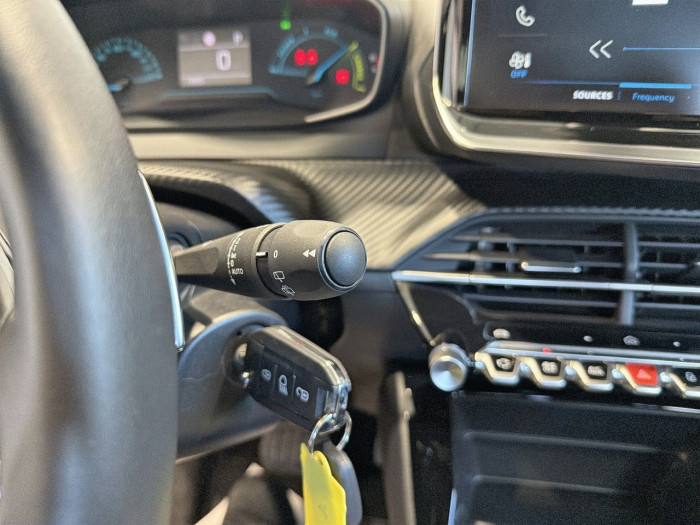 Peugeot 2008 Hybrid 136 e-DCS6 Style