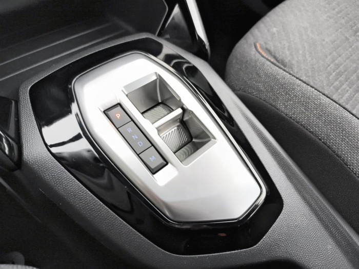 Peugeot 2008 Hybrid 136 e-DCS6 Style