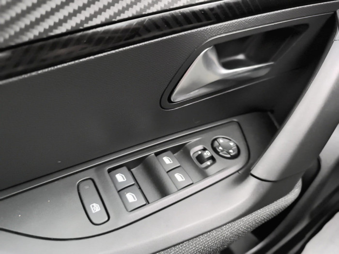 Peugeot 2008 Hybrid 136 e-DCS6 Style