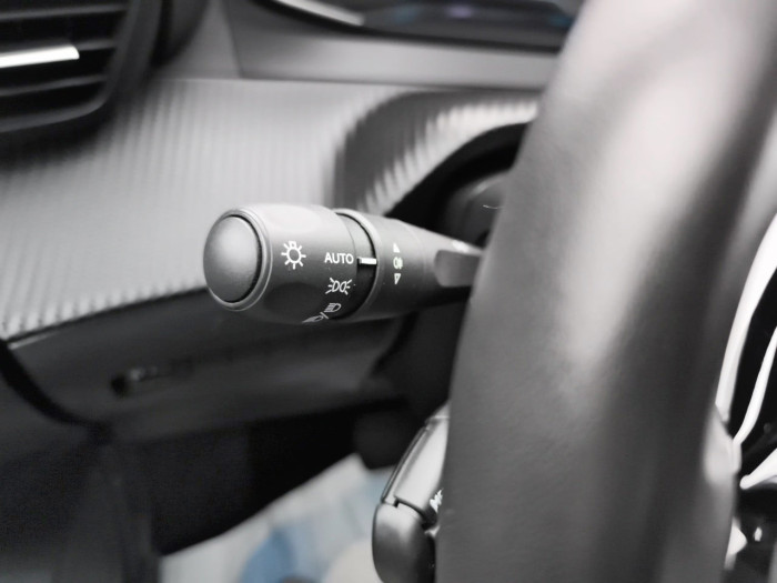 Peugeot 2008 Hybrid 136 e-DCS6 Style