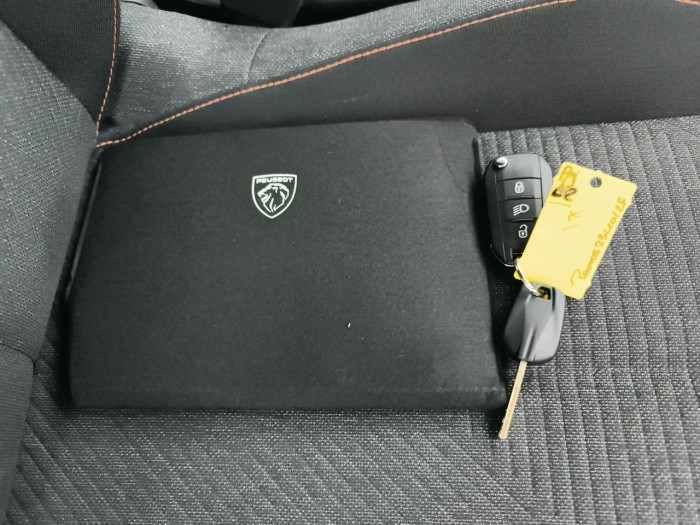 Peugeot 2008 Hybrid 136 e-DCS6 Style