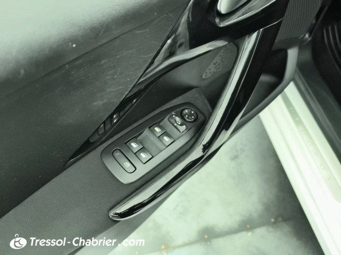 Peugeot 208 PureTech 82ch S&S BVM5 Signature