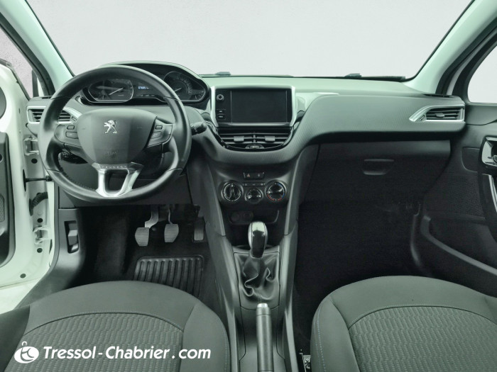 Peugeot 208 PureTech 82ch S&S BVM5 Signature