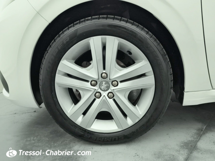 Peugeot 208 PureTech 82ch S&S BVM5 Signature