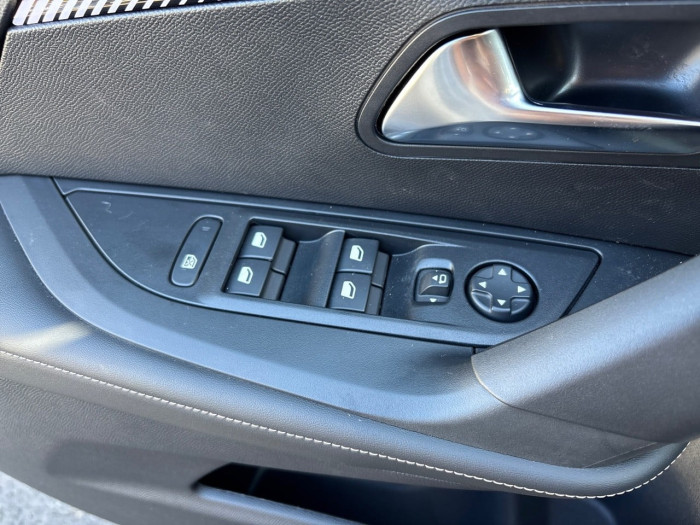 Peugeot 2008 Nouveau Hybrid 145 ch e-DCS6 Allure