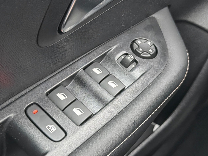 Peugeot 208 Nouvelle Hybrid 145 ch e-DCS6 Allure
