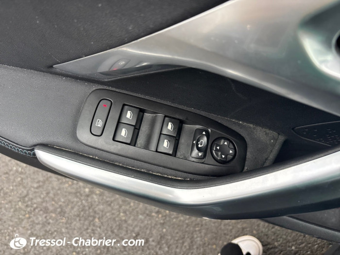 Peugeot 2008 1.2 PureTech 110ch S&S BVM5 Crossway