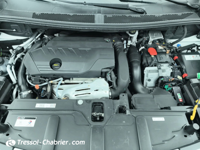 Peugeot 3008 Hybrid4 300 e-EAT8 GT