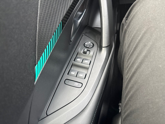 Peugeot 2008 BlueHDi 130 S&S EAT8 Allure