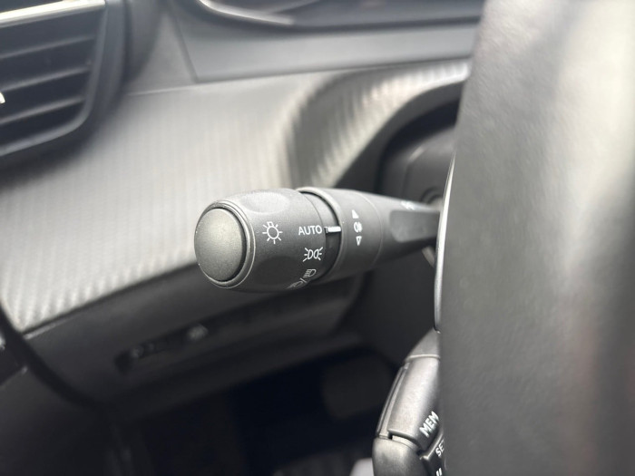 Peugeot 2008 BlueHDi 130 S&S EAT8 Allure