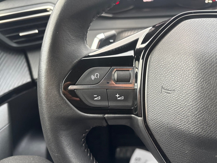 Peugeot 2008 BlueHDi 130 S&S EAT8 Allure