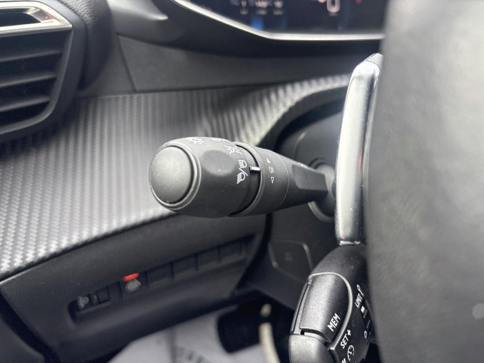 Peugeot 2008 BlueHDi 130 S&S EAT8 Allure Pack