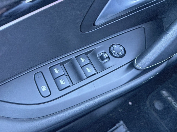 Peugeot 208 ELECTRIQUE 50 kWh 136ch GT
