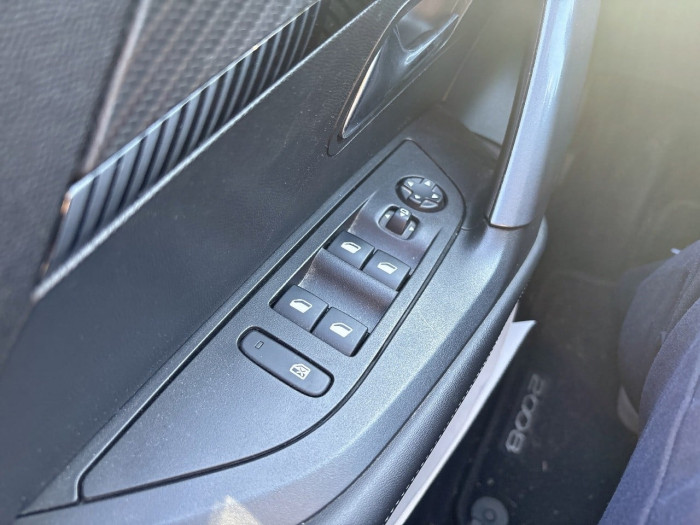 Peugeot 2008 PureTech 100 S&S BVM6 Allure