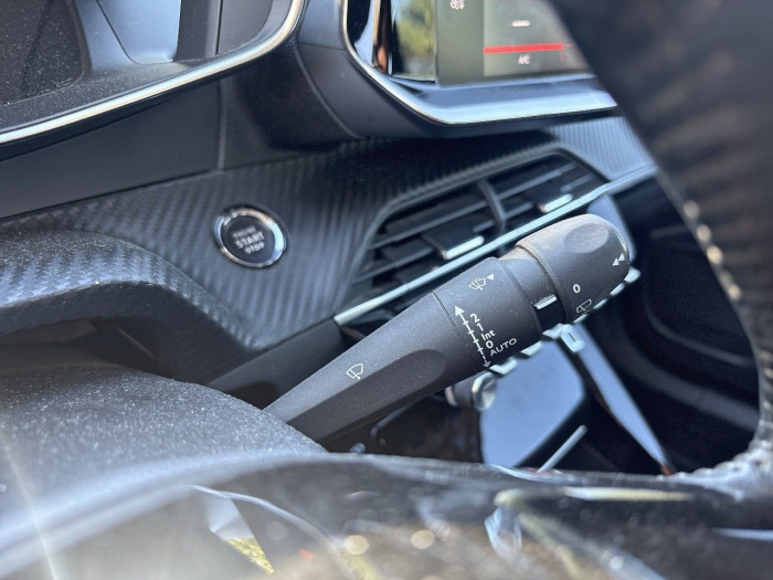 Peugeot 2008 PureTech 100 S&S BVM6 Allure