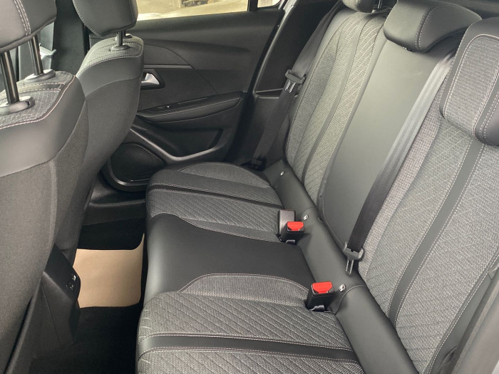 Peugeot 208 PureTech 100 S&S BVM6 Allure