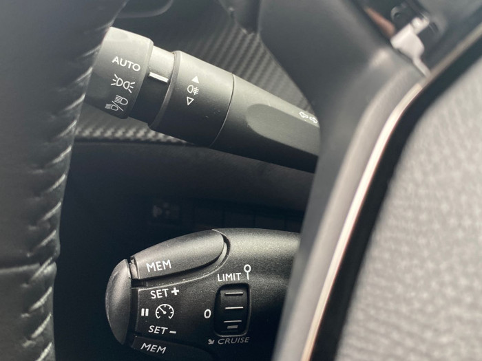 Peugeot 208 PureTech 100 S&S BVM6 Allure