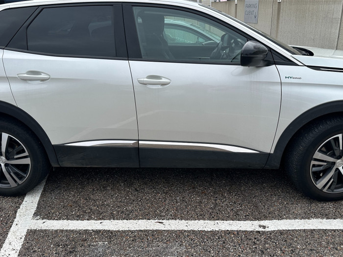 Peugeot 3008 Hybrid 225 e-EAT8 Allure