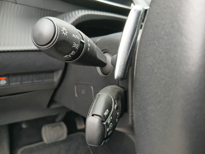 Peugeot 208 PureTech 100 S&S EAT8 Allure Pack