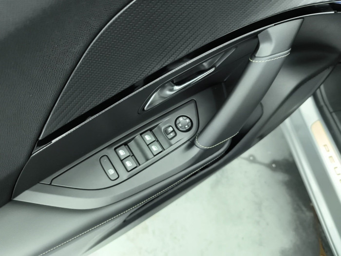 Peugeot 2008 ELECTRIQUE 156 ch 54 kWh GT