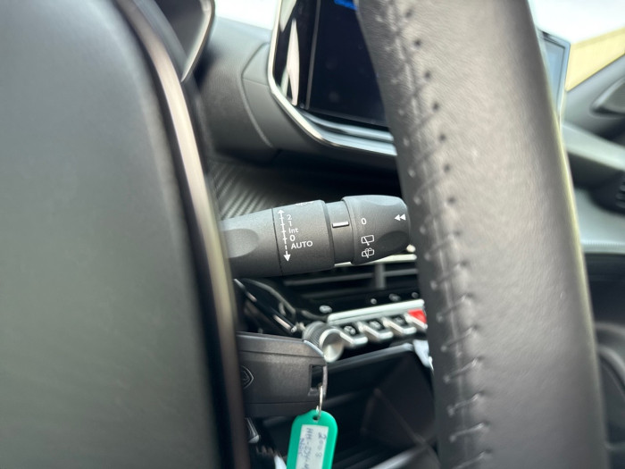 Peugeot 2008 Nouveau Hybrid 110 ch e-DCS6 Allure