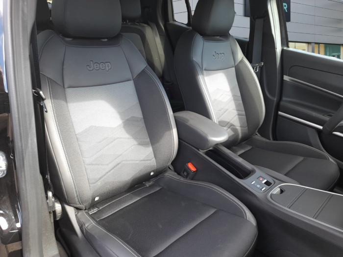 Jeep Avenger 1.2 Turbo T3 110 ch e-Hybrid BVR6 Summit