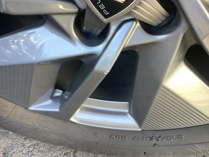 Peugeot 408 Hybrid 136 e-DCS6 Allure