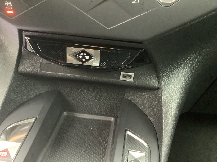 DS DS 3 Nouveau PureTech 130 EAT8 Performance Line