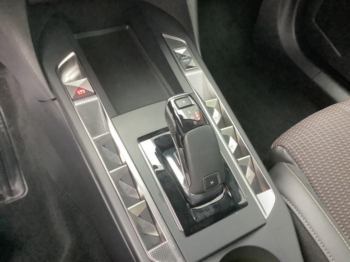 DS DS 3 Nouveau PureTech 130 EAT8 Performance Line