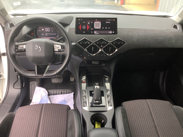 DS DS 3 Nouveau PureTech 130 EAT8 Performance Line