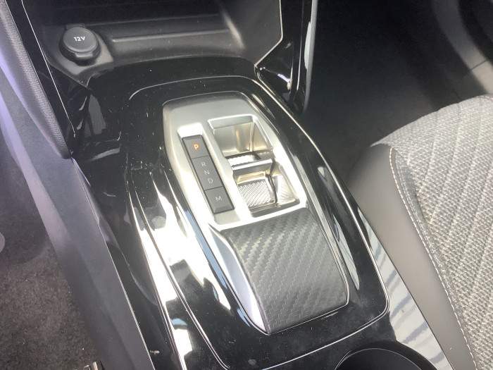 Peugeot 2008 Nouveau Hybrid 145 e-DCS6 Allure