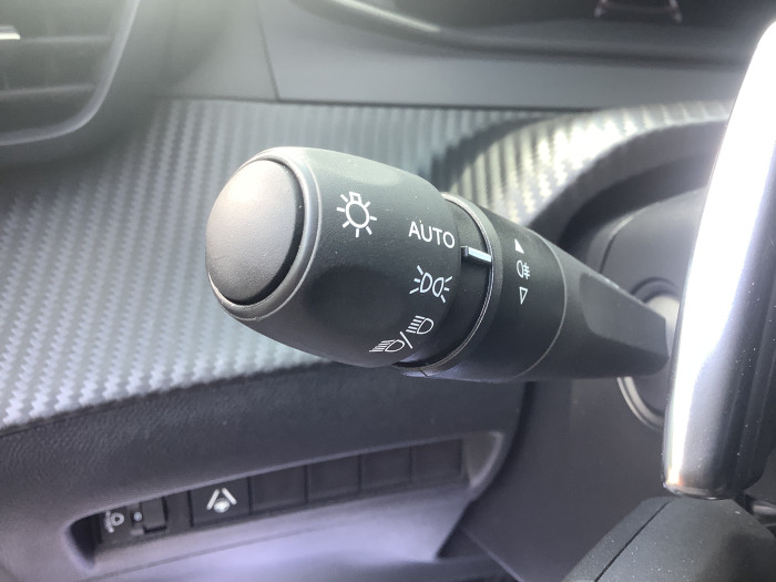Peugeot 2008 Nouveau Hybrid 145 e-DCS6 Allure