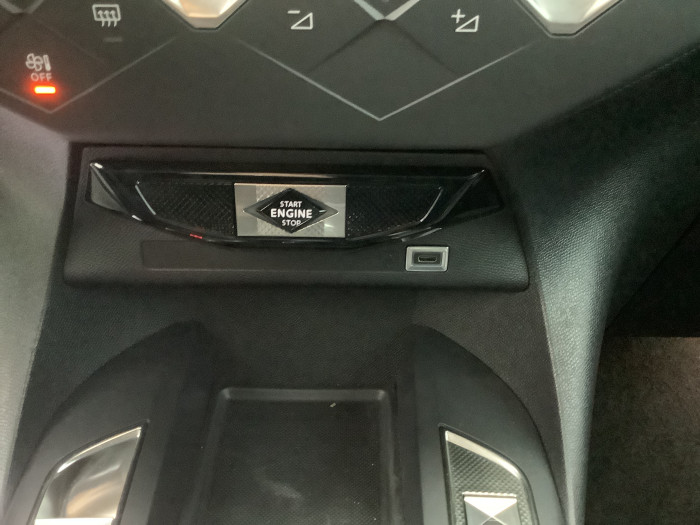 DS DS 3 Nouveau PureTech 130 EAT8 Performance Line