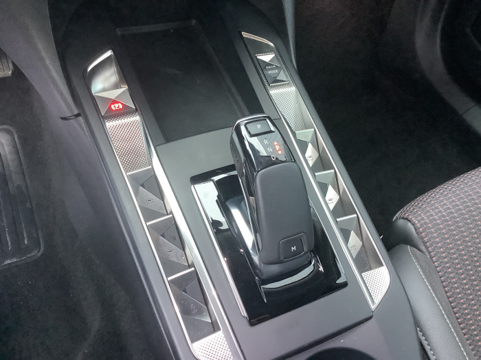 DS DS 3 Nouveau PureTech 130 EAT8 Performance Line
