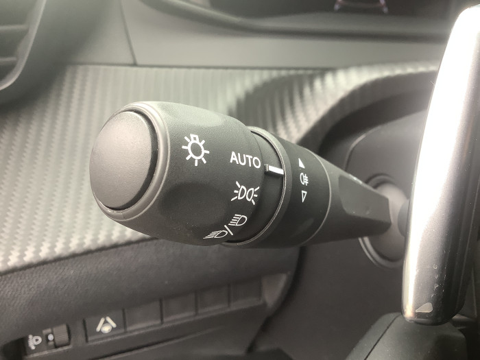Peugeot 2008 Nouveau Hybrid 145 ch e-DCS6 Allure