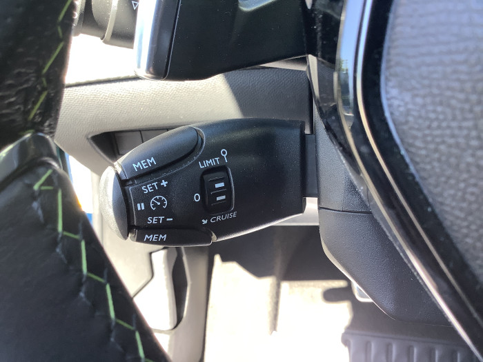 Peugeot 2008 Nouveau Hybrid 145 e-DCS6 GT