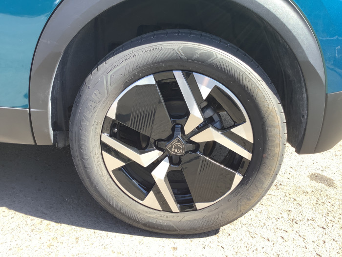 Peugeot 2008 Nouveau Hybrid 145 e-DCS6 GT