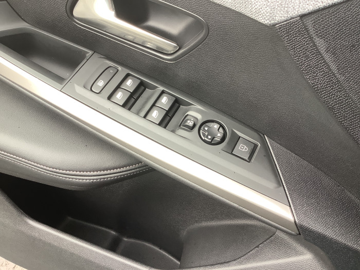 Peugeot 3008 Nouveau Hybrid 145 e-DCS6 Allure
