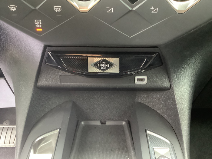 DS DS 3 Nouveau PureTech 130 EAT8 Performance Line