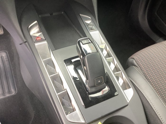 DS DS 3 Nouveau PureTech 130 EAT8 Performance Line