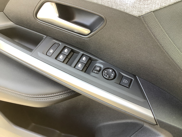 Peugeot 3008 Nouveau Hybrid 136 e-DCS6 Allure