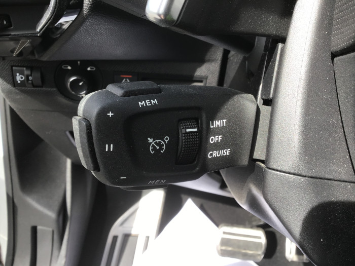 DS DS7 CROSSBACK BlueHDi 130 EAT8 Performance Line