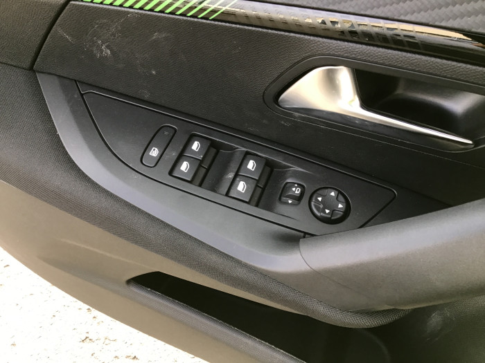 Peugeot 2008 Nouveau PureTech 100 S&S BVM6 Active