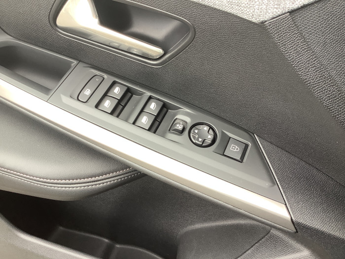 Peugeot 3008 Nouveau Hybrid 145 e-DCS6 Allure