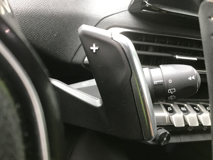 Peugeot 3008 Hybrid 136 e-DCS6 Allure Pack