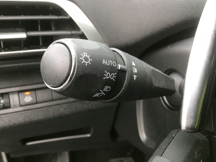 Peugeot 3008 Hybrid 136 e-DCS6 Allure Pack